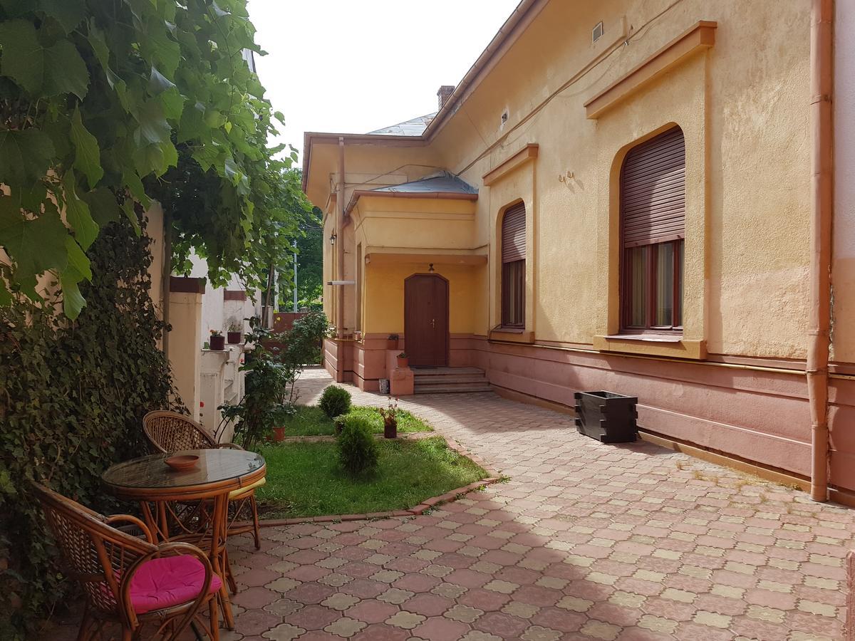 Casa Boiereasca Albergue Craiova Exterior foto