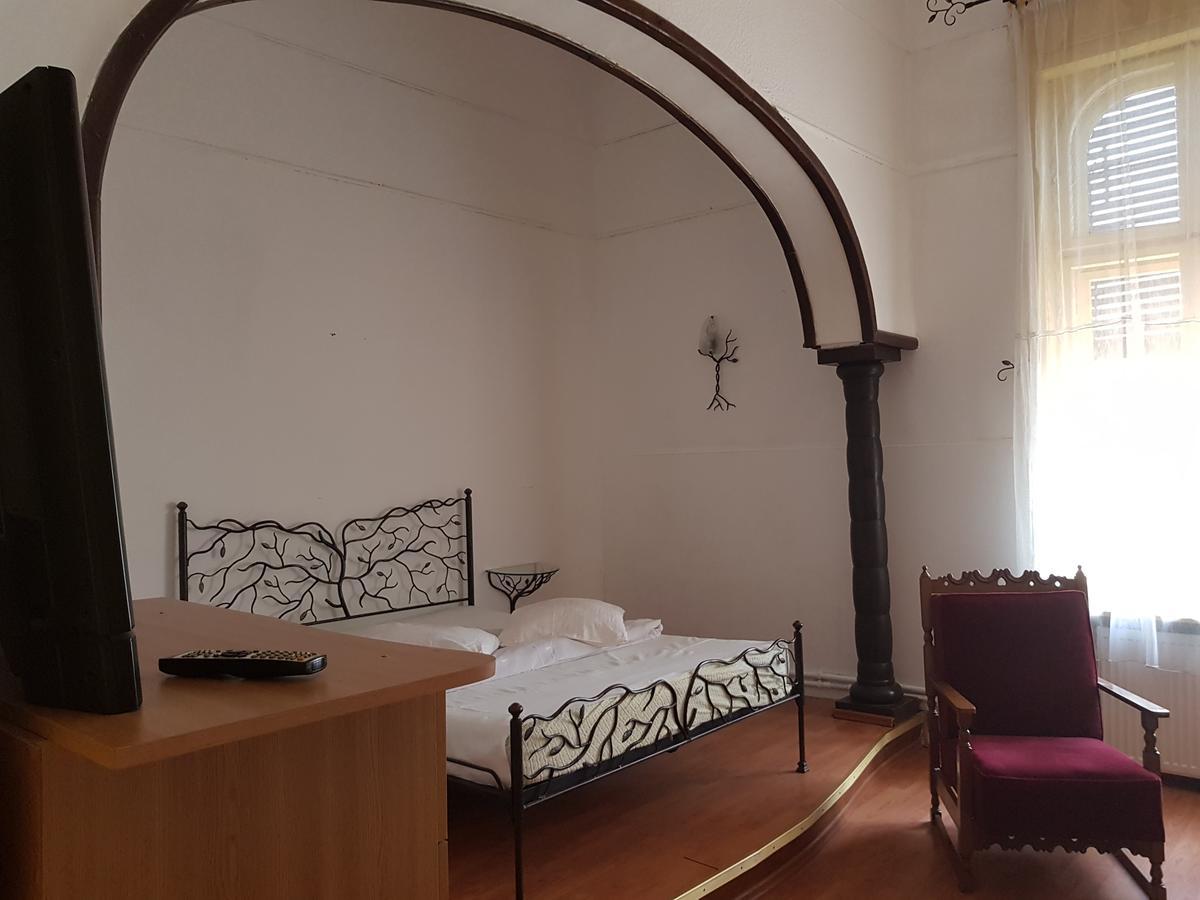 Casa Boiereasca Albergue Craiova Exterior foto